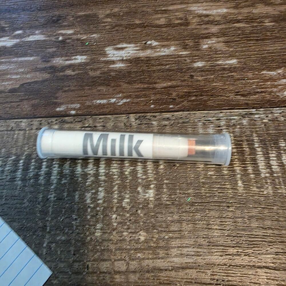 Milk shadow liner